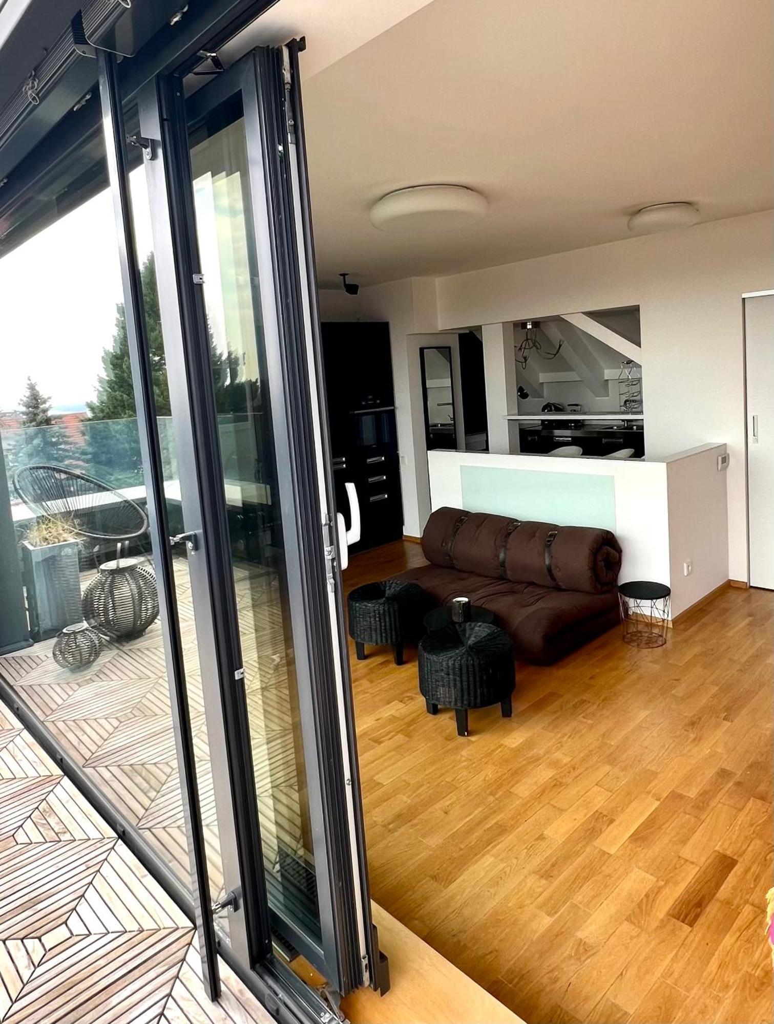 Apartman Se Saunou A Terasou S Vyhledem Na Μπρνο Εξωτερικό φωτογραφία