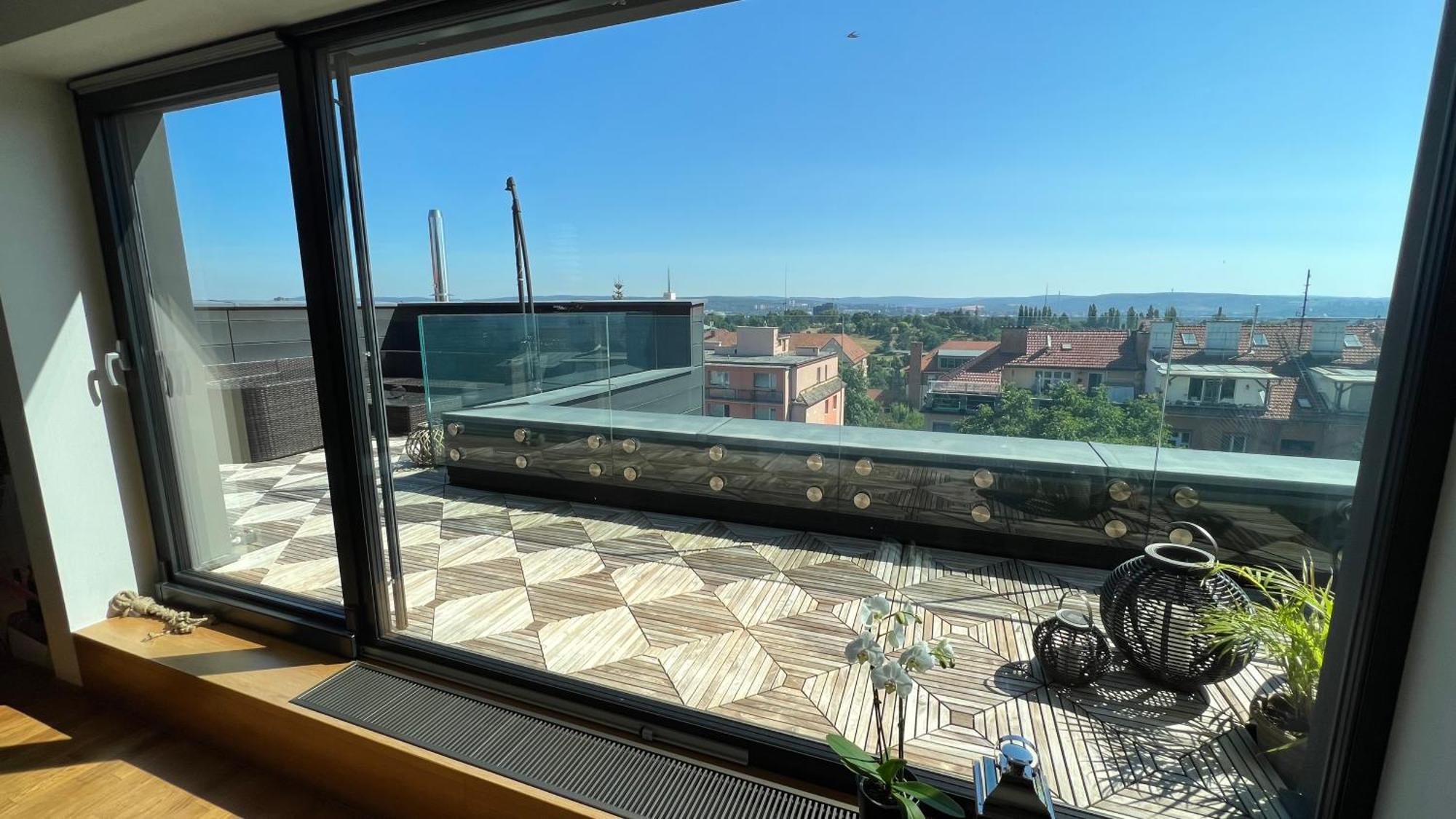 Apartman Se Saunou A Terasou S Vyhledem Na Μπρνο Εξωτερικό φωτογραφία